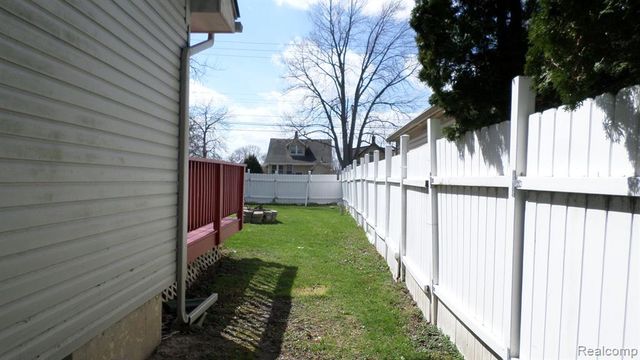 27221 Blum Street, Roseville, MI 48066