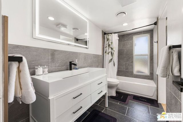 73042 Willow Street, Palm Desert, CA 92260