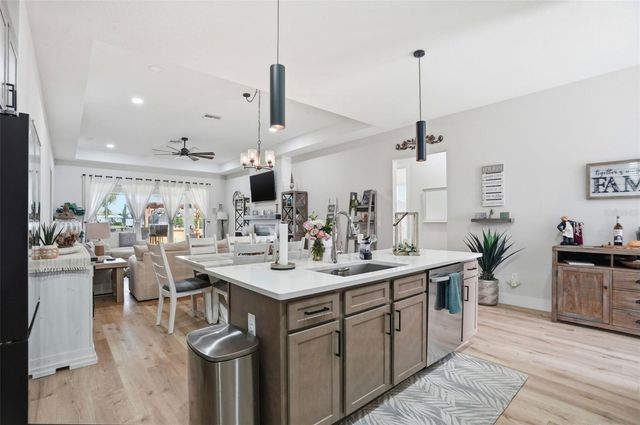 9013 MISSISSIPPI RUN, Weeki Wachee, FL 34613