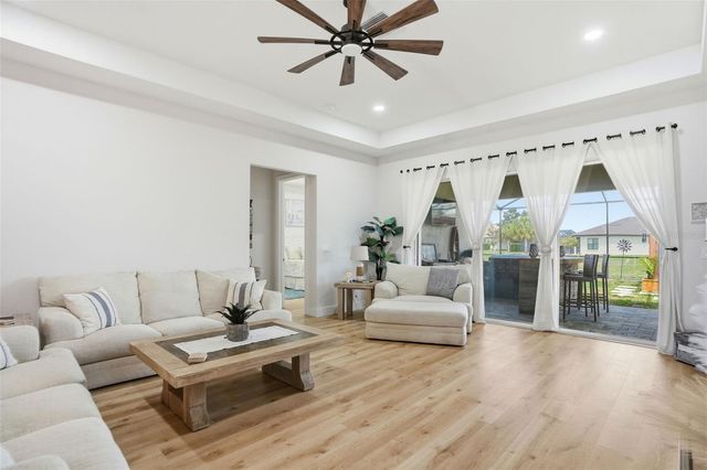 9013 MISSISSIPPI RUN, Weeki Wachee, FL 34613