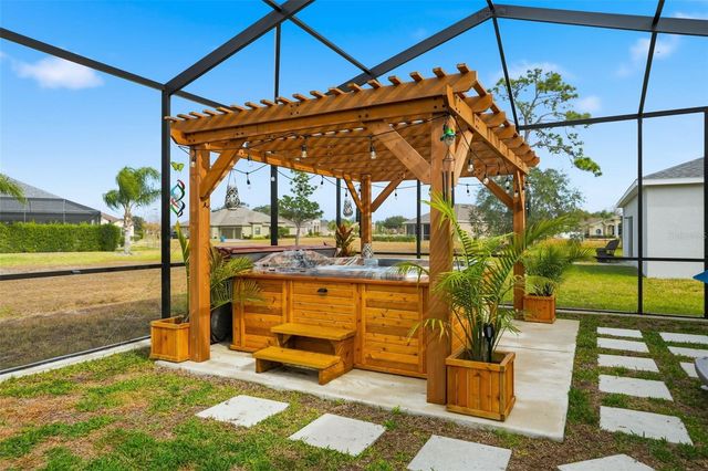 9013 MISSISSIPPI RUN, Weeki Wachee, FL 34613