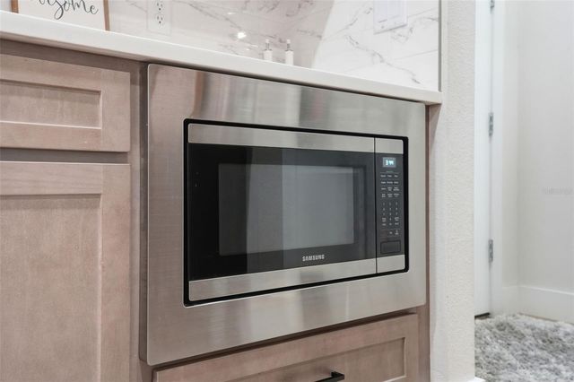 9013 MISSISSIPPI RUN, Weeki Wachee, FL 34613