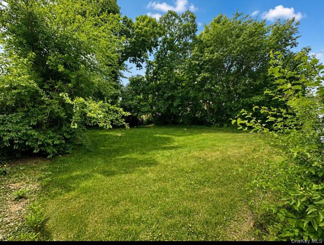 2526 Dogwood Avenue, East Meadow, NY 11554