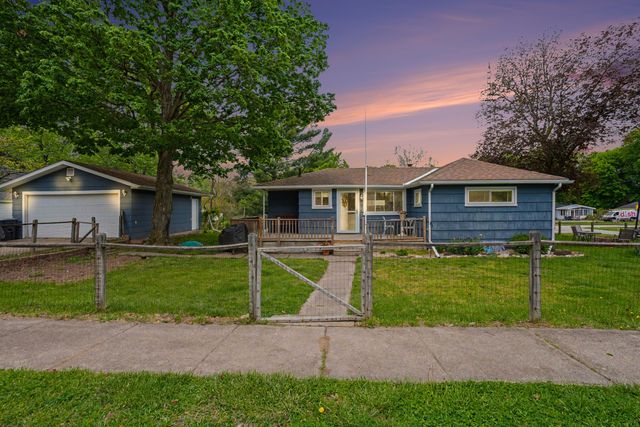 510 W 3rd Street, Buchanan, MI 49107