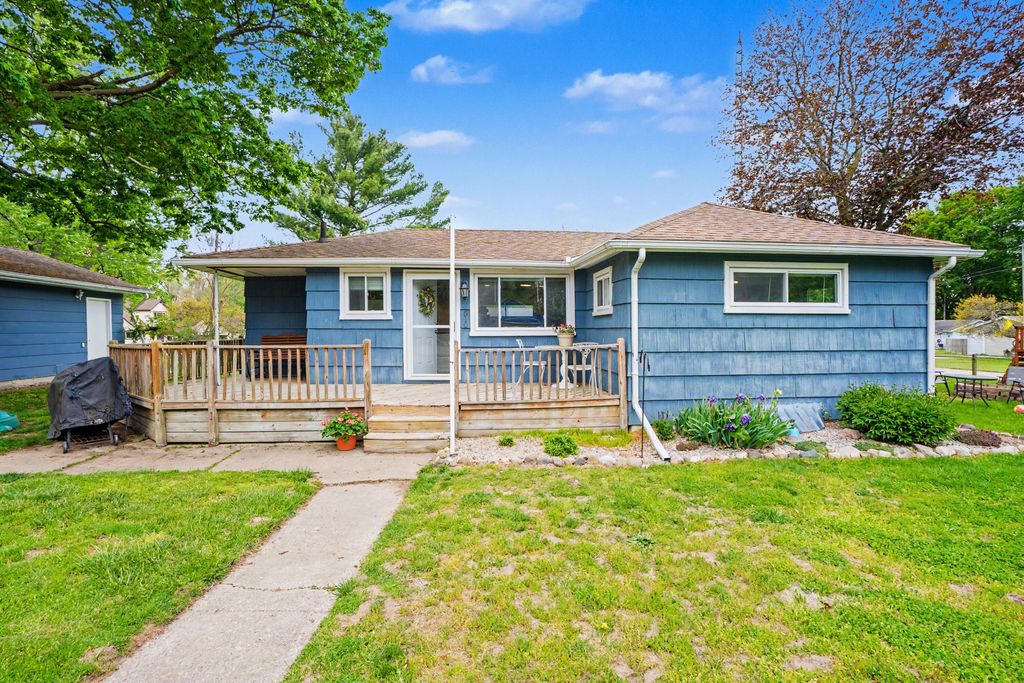 510 W 3rd Street, Buchanan, MI 49107