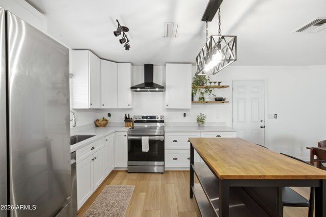 706 N CEDAR Street, Gilbert, AZ 85233