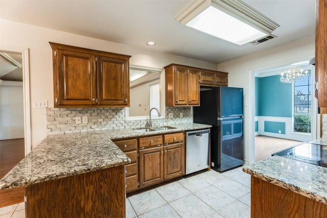 9130 Hanging Moss Drive, Granbury, TX 76049