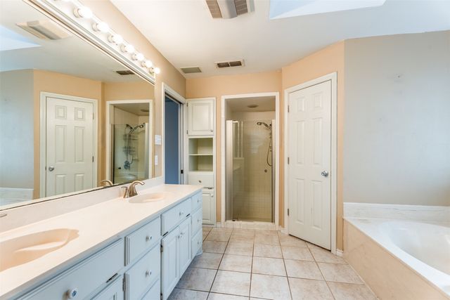 9130 Hanging Moss Drive, Granbury, TX 76049