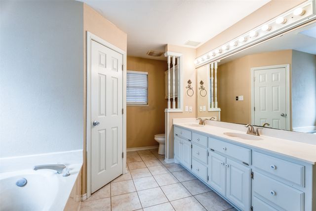 9130 Hanging Moss Drive, Granbury, TX 76049