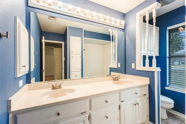 9130 Hanging Moss Drive, Granbury, TX 76049