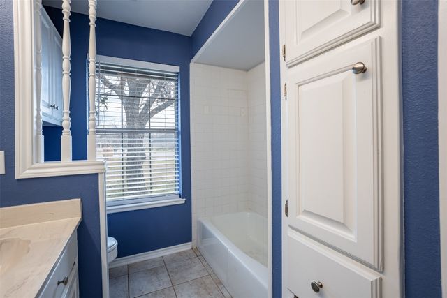 9130 Hanging Moss Drive, Granbury, TX 76049