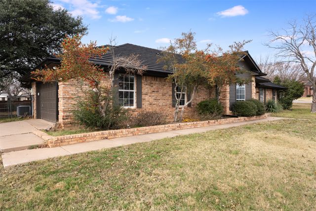 9130 Hanging Moss Drive, Granbury, TX 76049