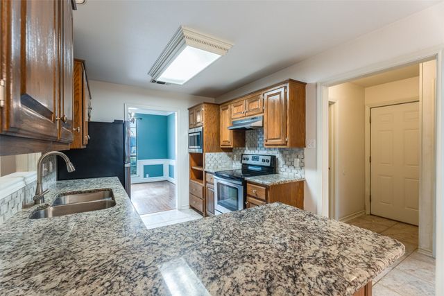 9130 Hanging Moss Drive, Granbury, TX 76049