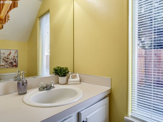 453 Nw LINCOLN St, Hillsboro, OR 97124