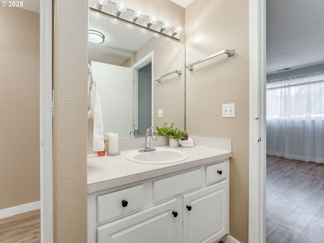 453 Nw LINCOLN St, Hillsboro, OR 97124