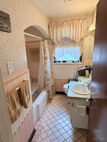 1812 Larchwood Place, Cincinnati, OH 45237