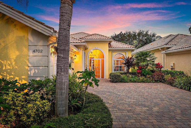4702 Dovehill Drive, Palm Beach Gardens, FL 33418