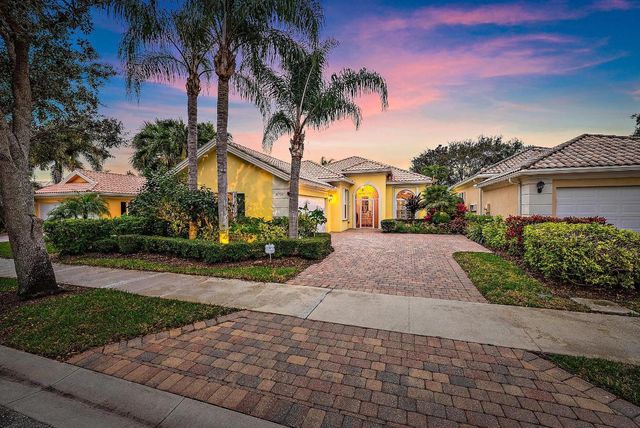 4702 Dovehill Drive, Palm Beach Gardens, FL 33418