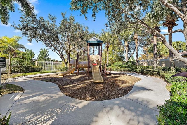 4702 Dovehill Drive, Palm Beach Gardens, FL 33418