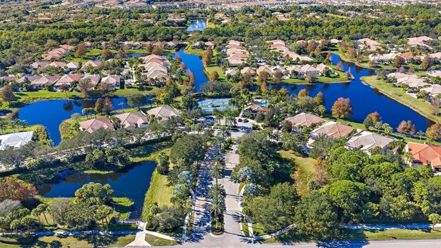 4702 Dovehill Drive, Palm Beach Gardens, FL 33418