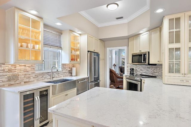 4702 Dovehill Drive, Palm Beach Gardens, FL 33418