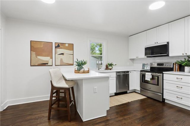 8660 Robinson Street, Overland Park, KS 66212