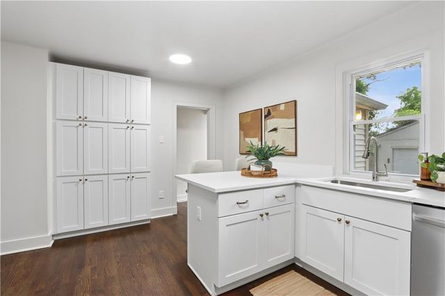 8660 Robinson Street, Overland Park, KS 66212