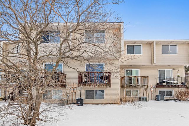 5636 Brookdale Drive N, Brooklyn Park, MN 55443