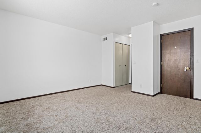 5636 Brookdale Drive N, Brooklyn Park, MN 55443