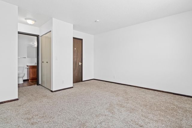 5636 Brookdale Drive N, Brooklyn Park, MN 55443