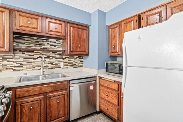 5636 Brookdale Drive N, Brooklyn Park, MN 55443