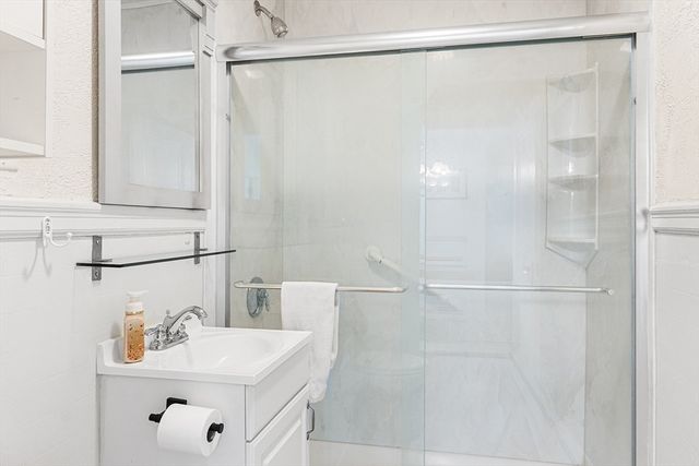 43 Lake Ave, Leicester, MA 01524