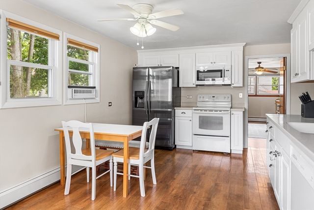 43 Lake Ave, Leicester, MA 01524