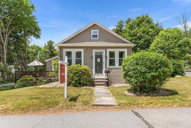 43 Lake Ave, Leicester, MA 01524