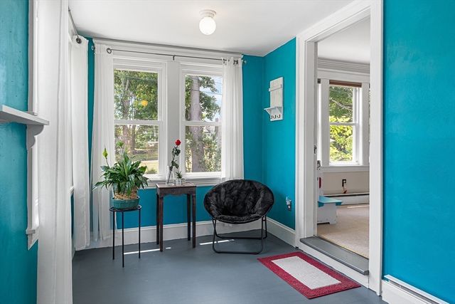43 Lake Ave, Leicester, MA 01524