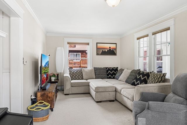43 Lake Ave, Leicester, MA 01524