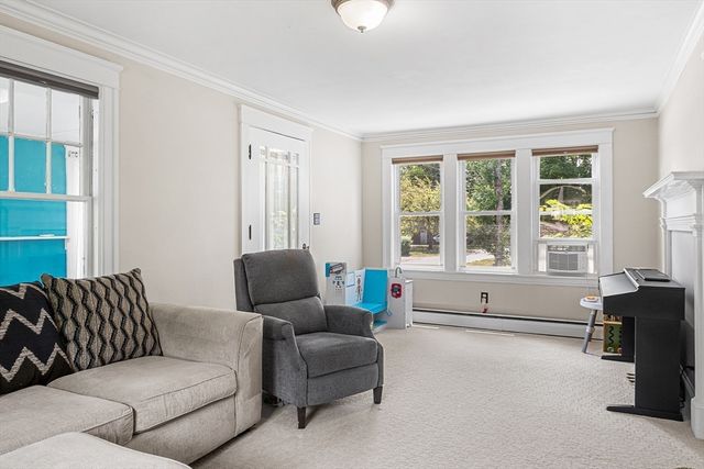 43 Lake Ave, Leicester, MA 01524