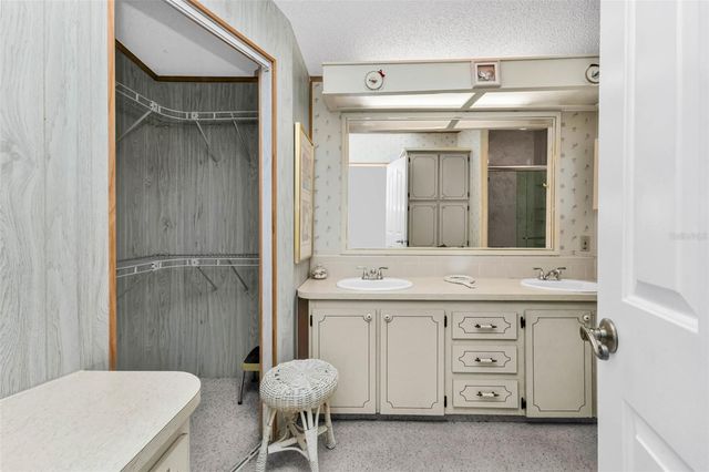 415 TARDE LOGO CIRCLE, North Port, FL 34287