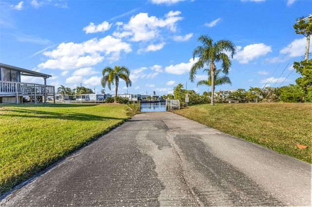 415 TARDE LOGO CIRCLE, North Port, FL 34287