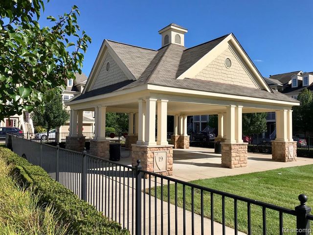 1089 Foxboro, Troy, MI 48083