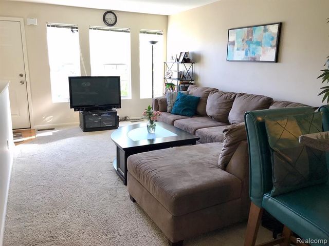 1089 Foxboro, Troy, MI 48083