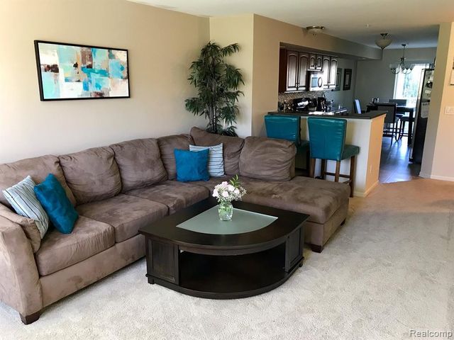 1089 Foxboro, Troy, MI 48083