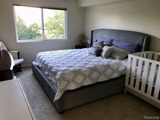 1089 Foxboro, Troy, MI 48083