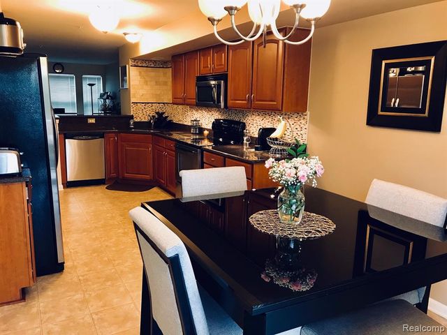 1089 Foxboro, Troy, MI 48083