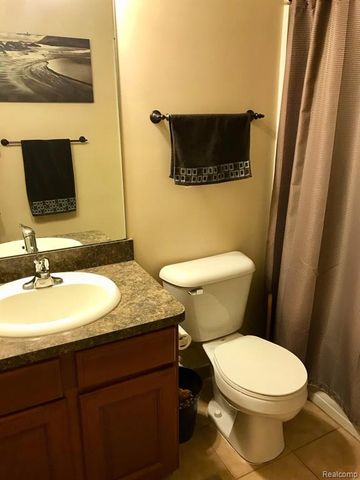 1089 Foxboro, Troy, MI 48083