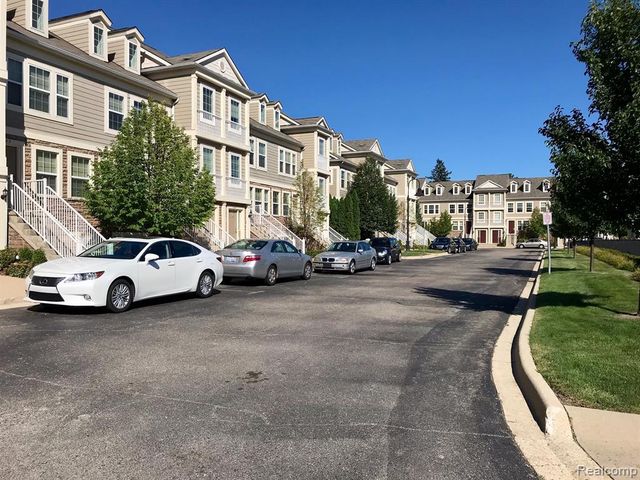 1089 Foxboro, Troy, MI 48083