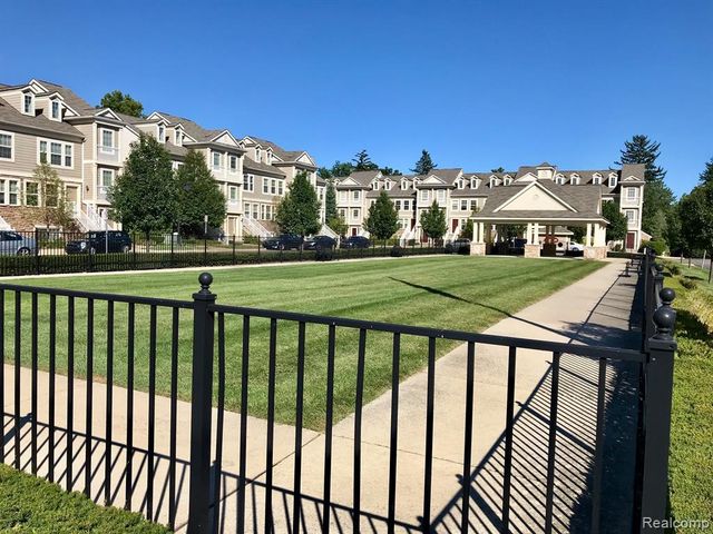 1089 Foxboro, Troy, MI 48083