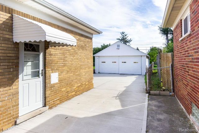 28100 Garfield Street, Roseville, MI 48066