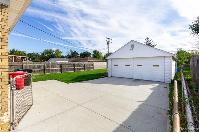28100 Garfield Street, Roseville, MI 48066
