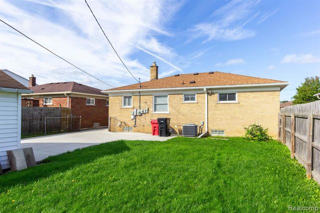 28100 Garfield Street, Roseville, MI 48066